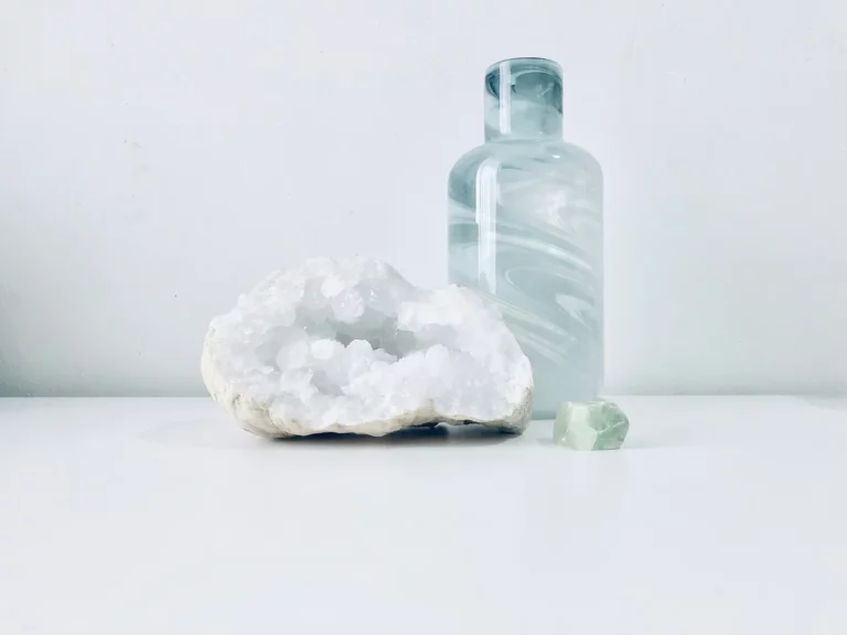 如月之光：月光石球的魅力與神秘